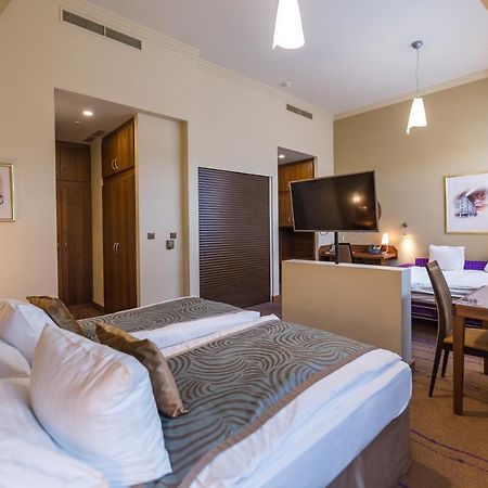 Merchants Crown Suites And Spa Prag Eksteriør billede Suite