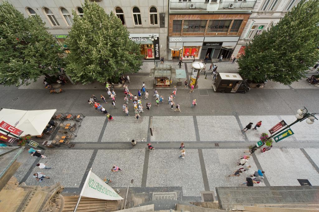 Merchants Crown Suites And Spa Prag Eksteriør billede The square in 2011