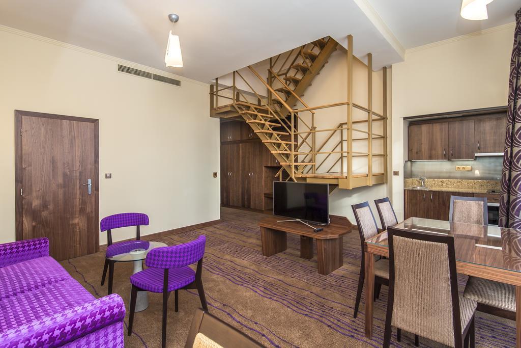 Merchants Crown Suites And Spa Prag Eksteriør billede A typical apartment