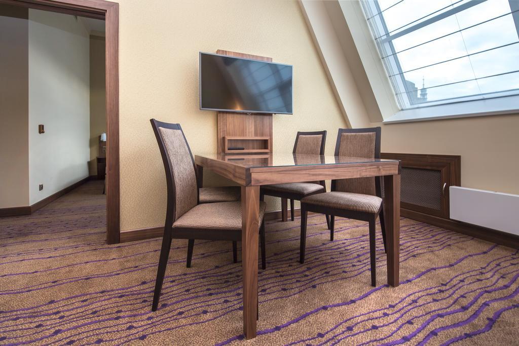 Merchants Crown Suites And Spa Prag Eksteriør billede A suite at the hotel