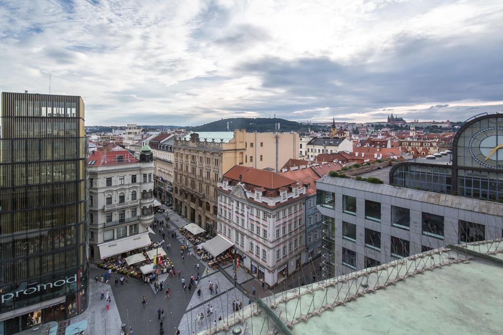 Merchants Crown Suites And Spa Prag Eksteriør billede View of the city centre