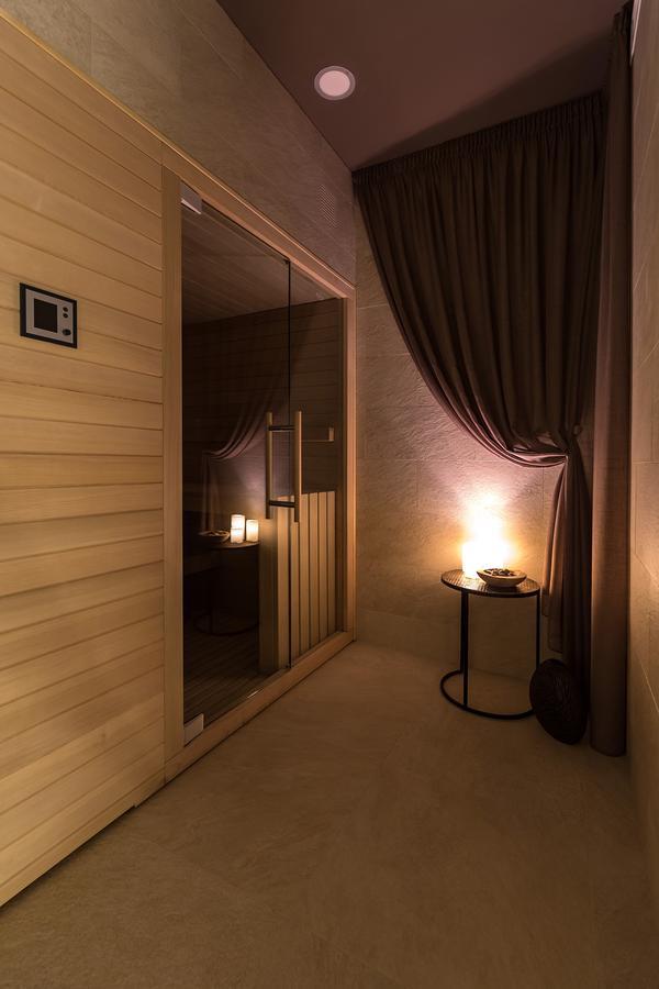 Merchants Crown Suites And Spa Prag Eksteriør billede A modern Finnish sauna