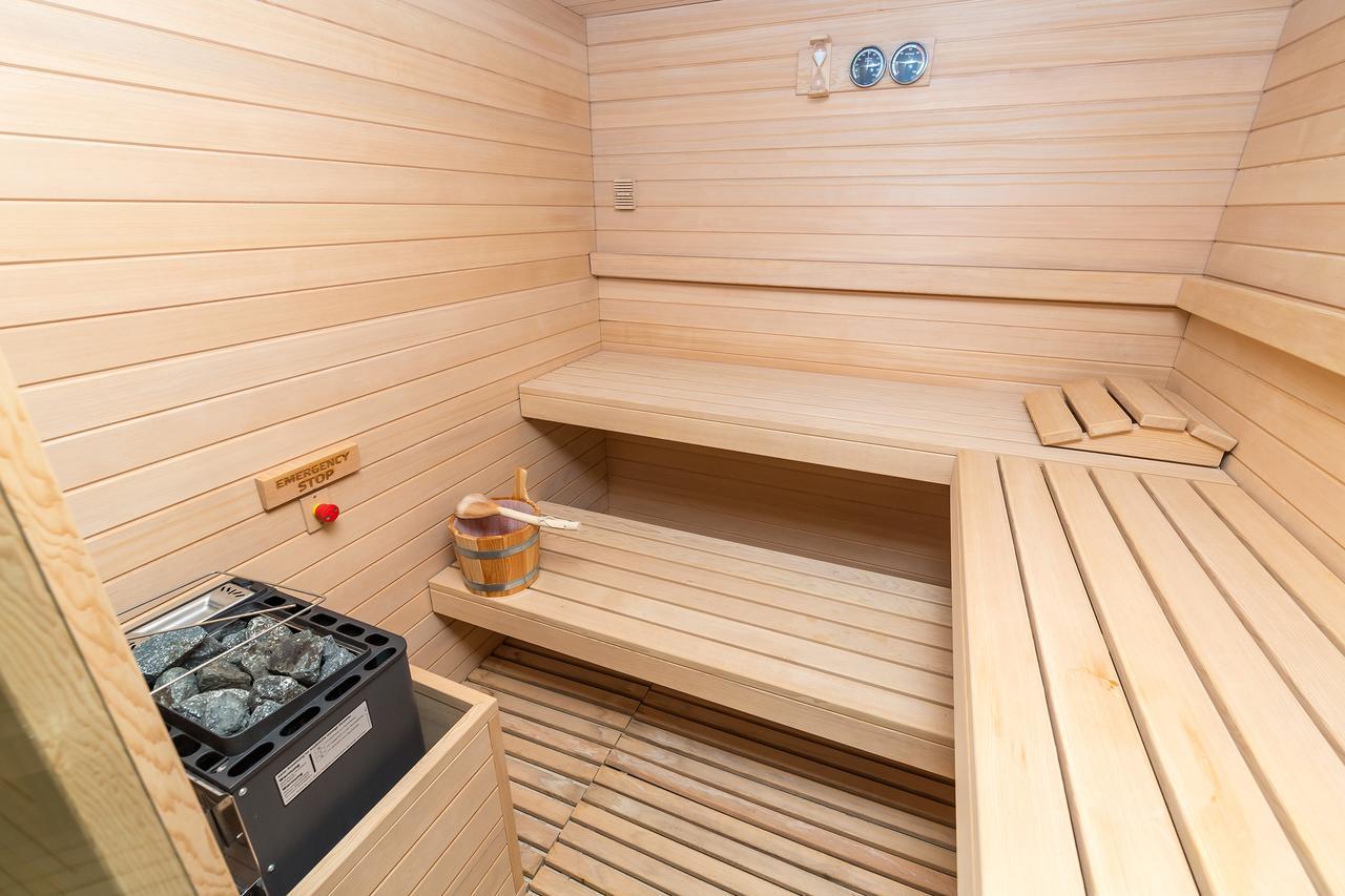 Merchants Crown Suites And Spa Prag Eksteriør billede A Finnish sauna