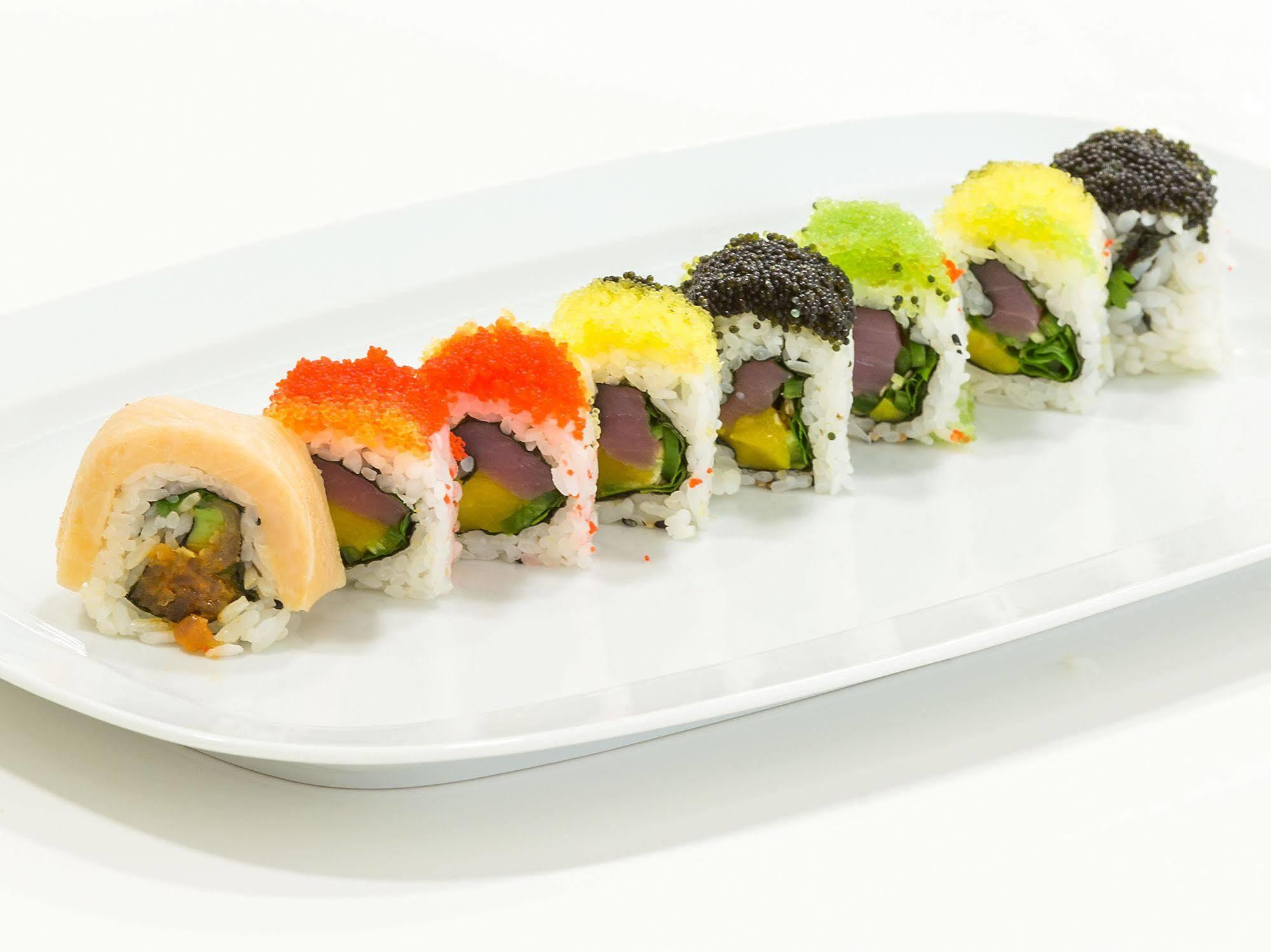 Merchants Crown Suites And Spa Prag Eksteriør billede A sushi roll